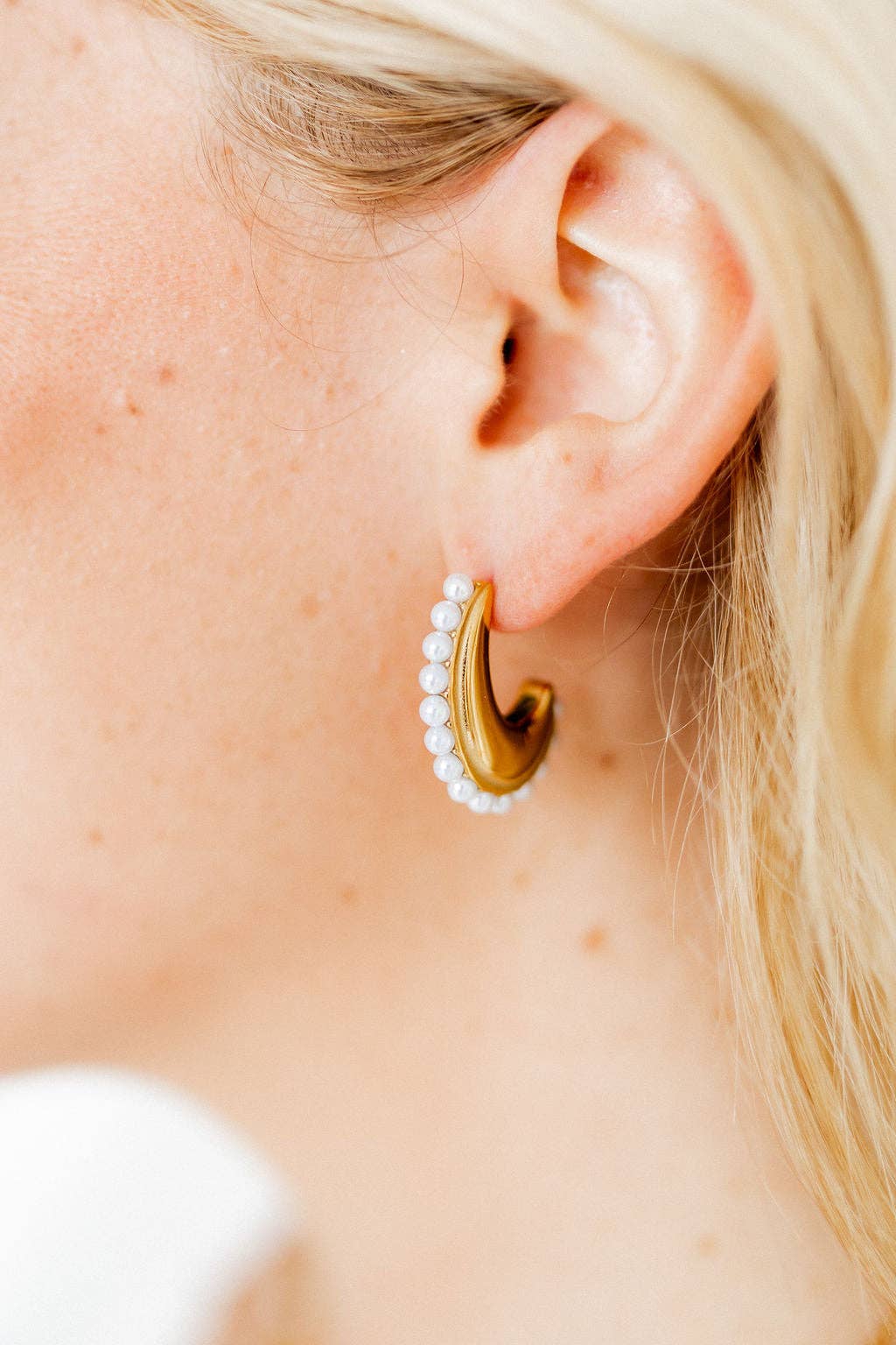 Wren Pearl Hoop Earrings - Gold