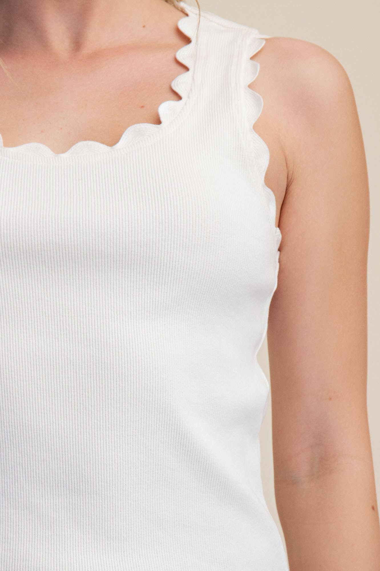 Scallop Wave White Knit Tank