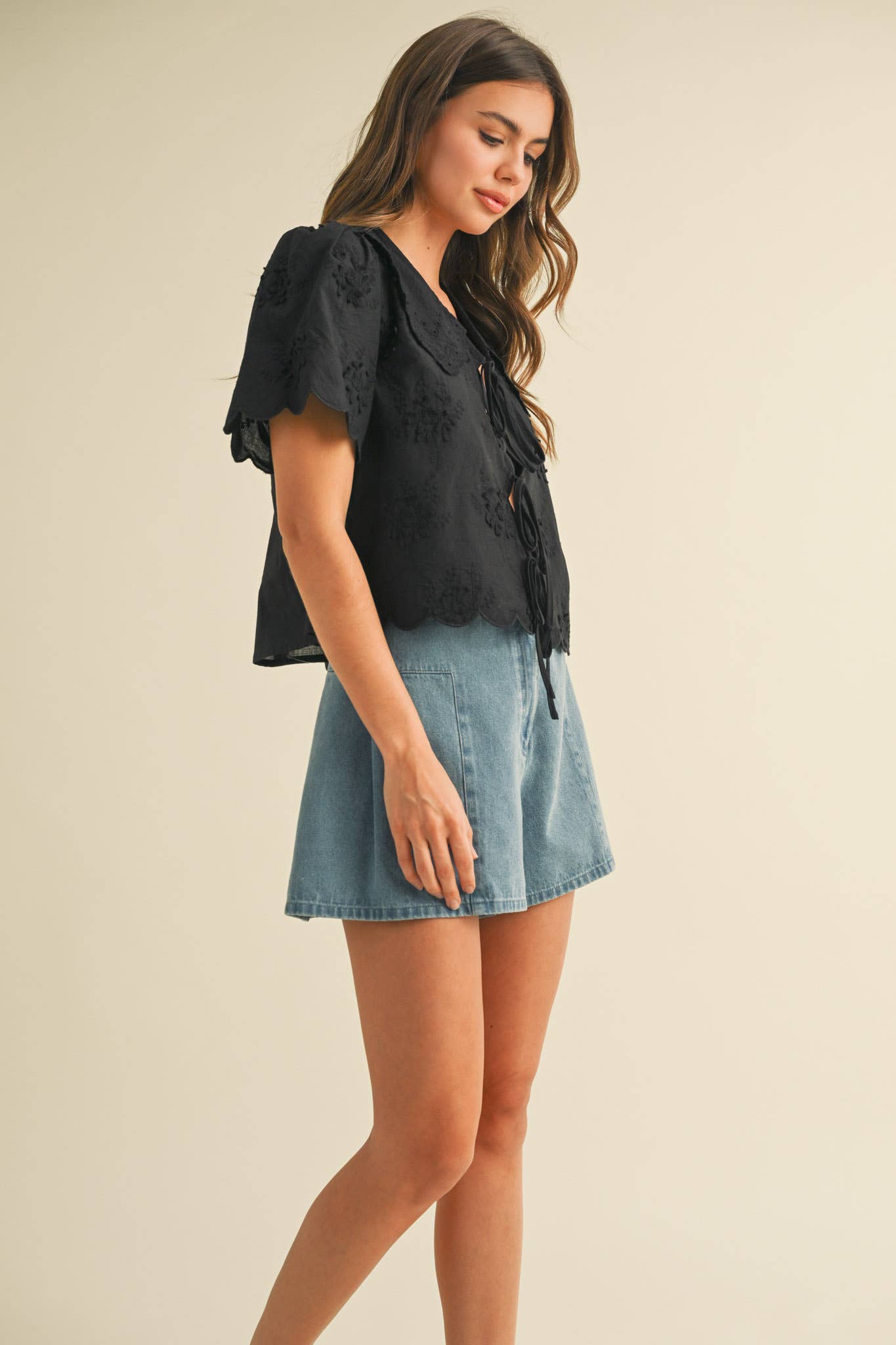TIE FRONT COLLARED LACE TOP