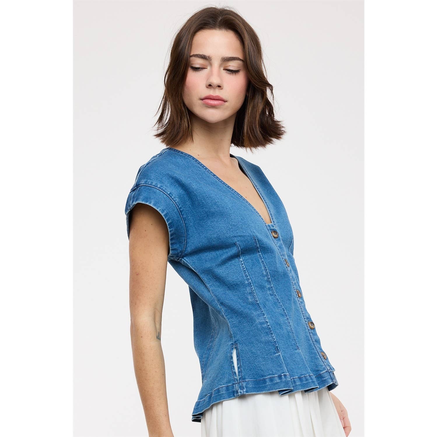 PLEATED SLEEVELESS DENIM TOP