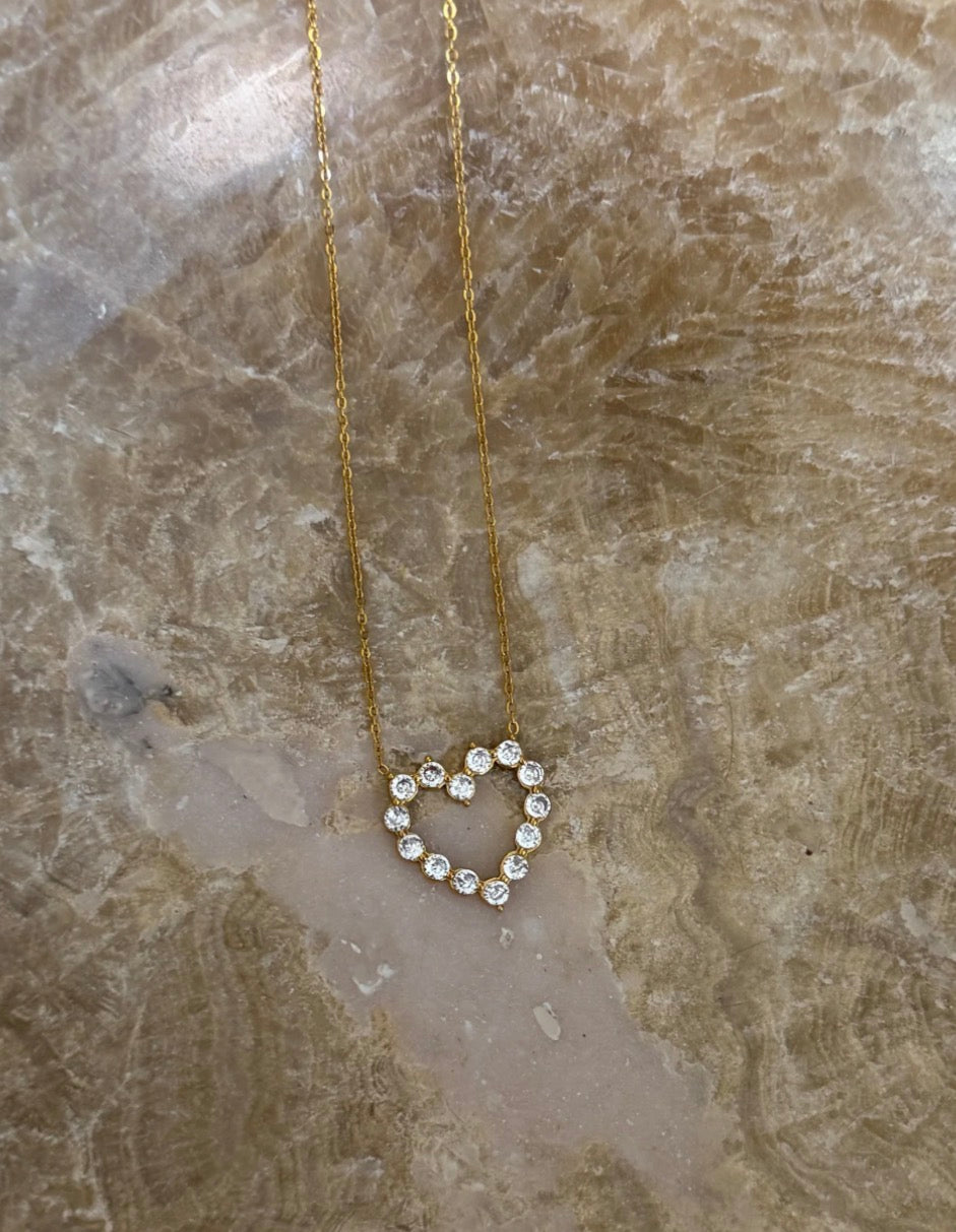 DIAMOND HEART NECKLACE