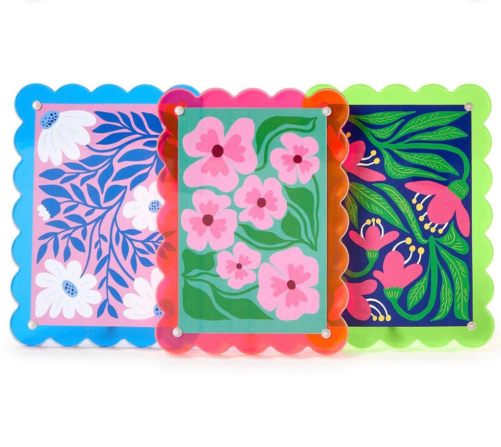 Colorful Magnetic 4x6 Scalloped Frame
