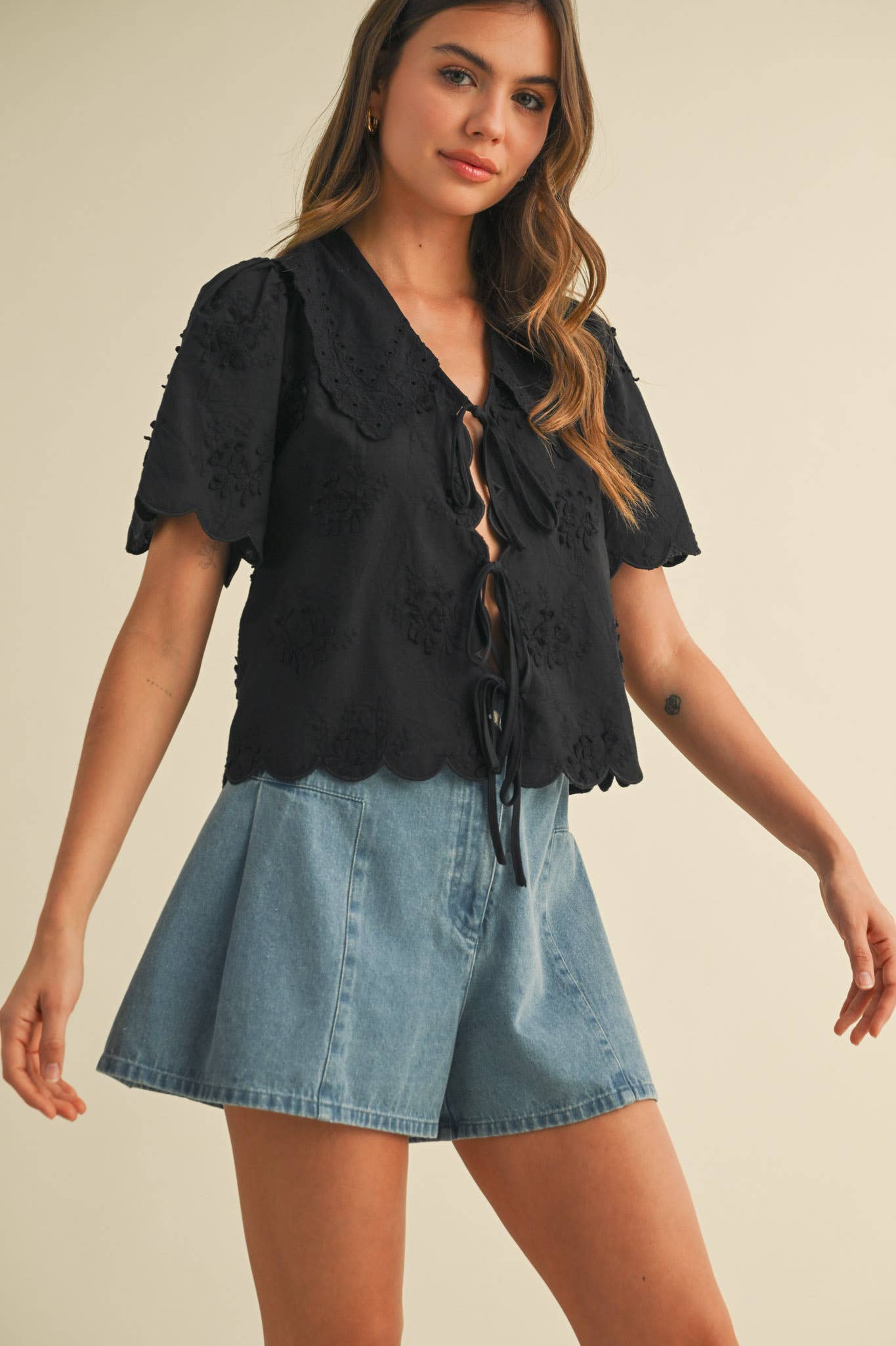 TIE FRONT COLLARED LACE TOP
